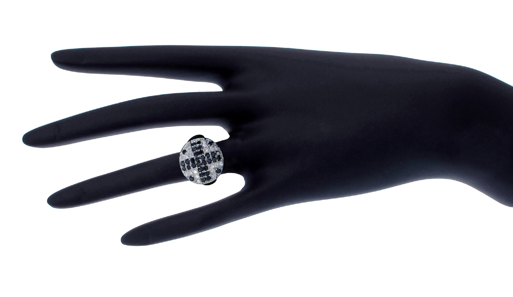 แหวนเพชรcz ประดับเพชร CZ แหวนทรงกลม ฝังเพชรแบบจิกไข่ปลา ทันสมัย โดดเด่น ส่องประกายสวยแบบ 360 องศา สามารถสวมใส่ได้หลายโอกาส