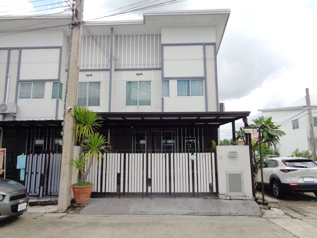 🚩H1284 ขายทาวน์โฮม แต่งสวย พร้อมอยู่ หลังมุม 22.7 ตารางวา หมู่บ้านอาร์เค พาร์ค 2 ( RK Park 2 ) ทำเลดี โครงการใหม่ ติดถนนใหญ่ เยื้องสวนสัตว์ซาฟารีเวิลด์