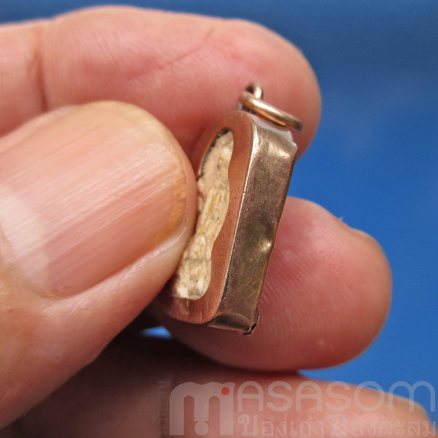 พระเนื้อผงเลี่ยมนาก