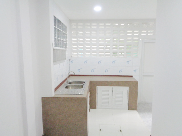 H1203 ขาย/ให้เช่า ทาวน์เฮ้าส์รีโนเวท หมู่บ้านวรารักษ์ เลียบคลองสอง27 หน้ากว้าง 5 เมตร เฟอร์ครบ แขวงสามวาตะวันตก เขตคลองสามวา กทม.10510