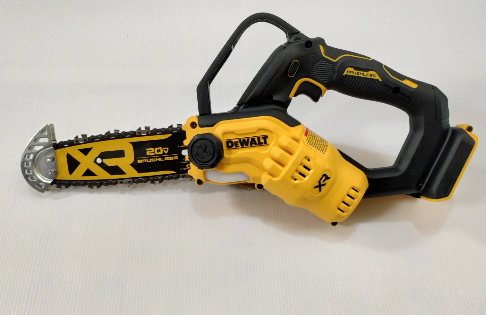 DEWALT เลื่อยโซ่มือเดียวไร้สาย 20V Max บาร์ 8 นิ้ว เฉพาะตัวเครื่อง มอเตอร์ไร้แปรงถ่าน รุ่น DCCS623B