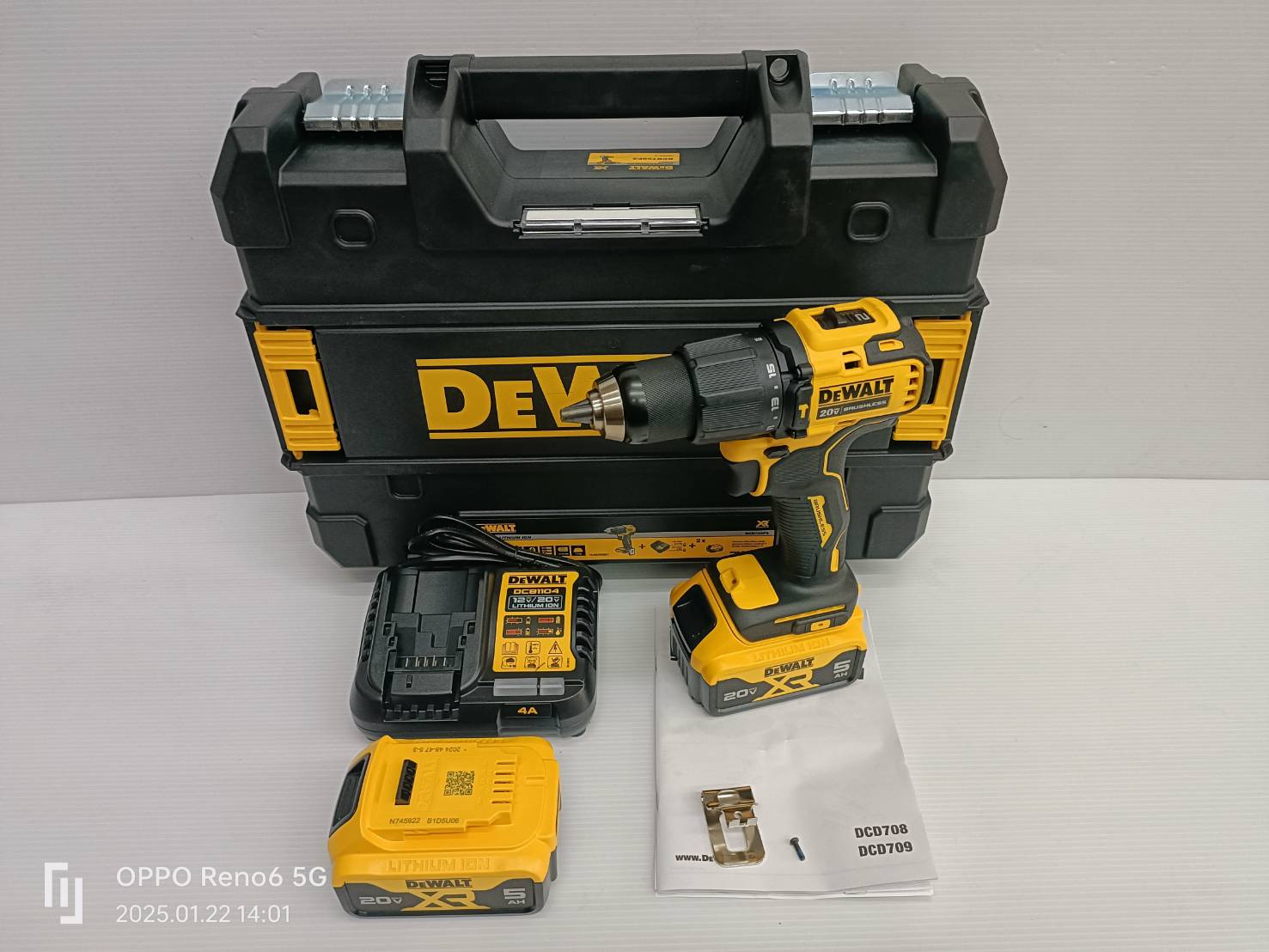 DEWALT สว่านกระแทกไร้สาย 20V DCD709P2T-B1