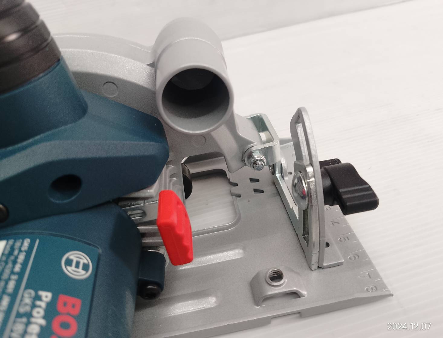 BOSCH เลื่อยวงเดือน5" 18V GKS18V-44 06019M30L0