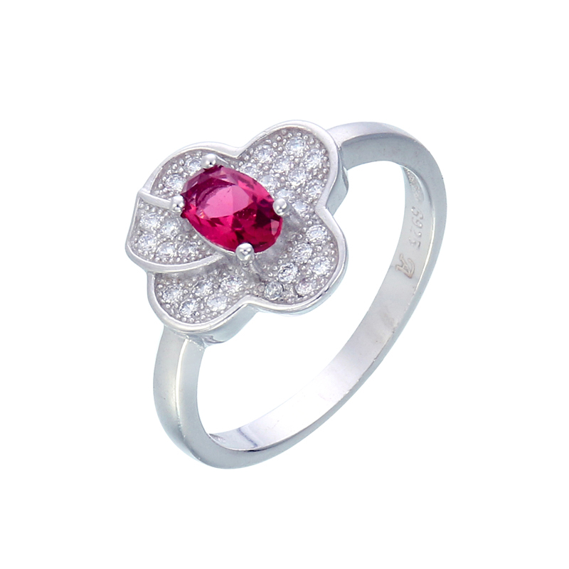 แหวนทองคำขาว ประดับเพชร CZ แหวนดอกไม้ประดับพลอยทรงไข่สีแดง ล้อมเพชร CZ ดีไซส์หรูหราเข้าได้กับทุกลุค เหมาะกับทุกโอกาส ระยิบระยับ เพอร์เฟ็คและเจิดจริสอย่างมีสไตล์