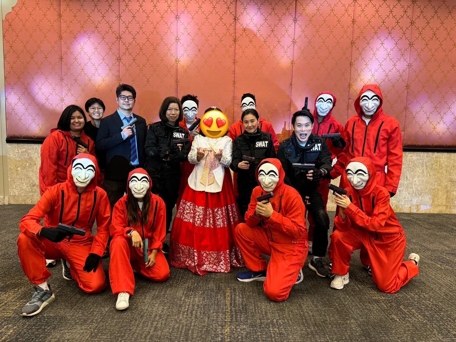 ชุดทรชนคนปล้นโลก / money heist / money heist korea