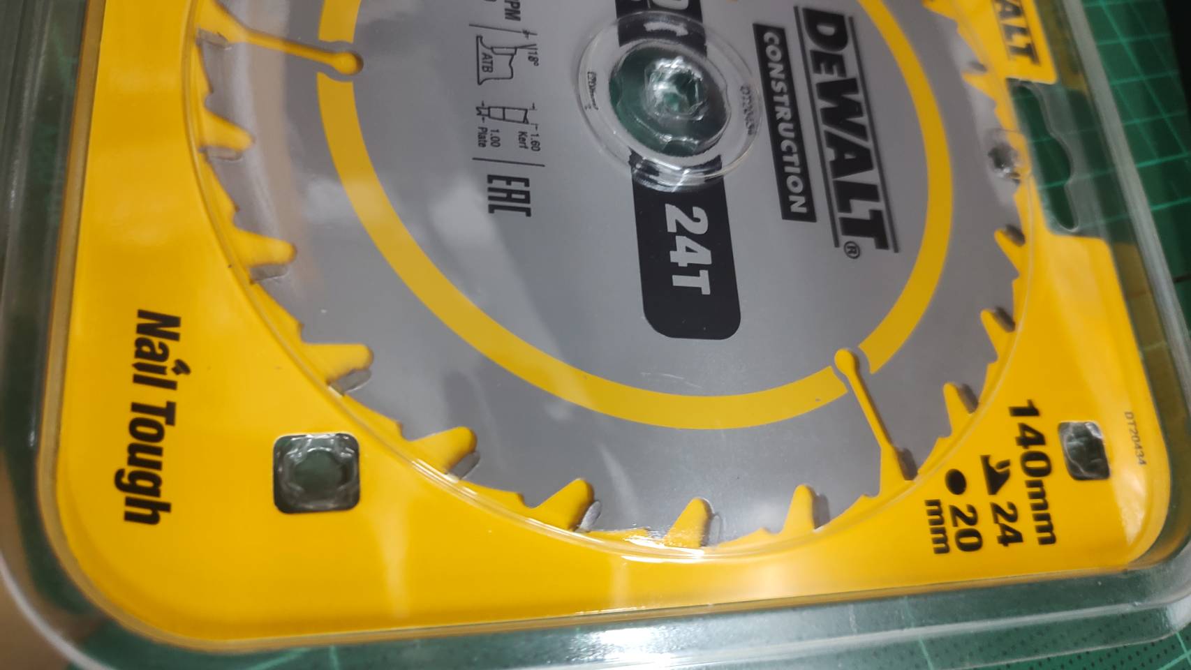 ใบเลื่อยวงเดือน 5.5 นิ้ว 24 ฟัน (ตัดไม้มีตะปู) DT20434 DEWALT