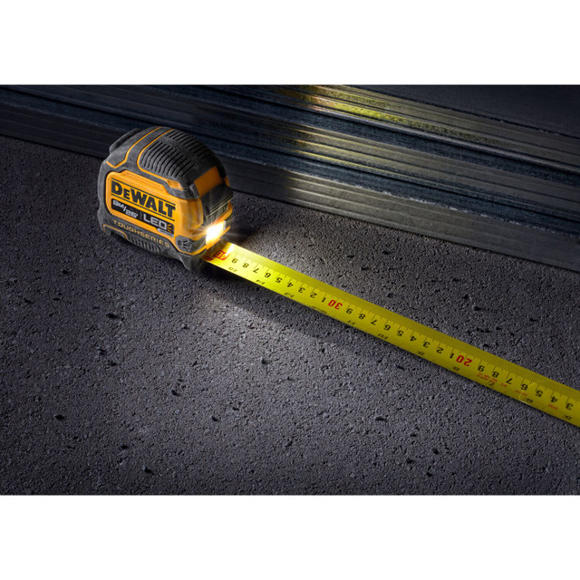 ตลับเมตร8เมตร DWHT35268S DEWALT (มีไฟLED)
