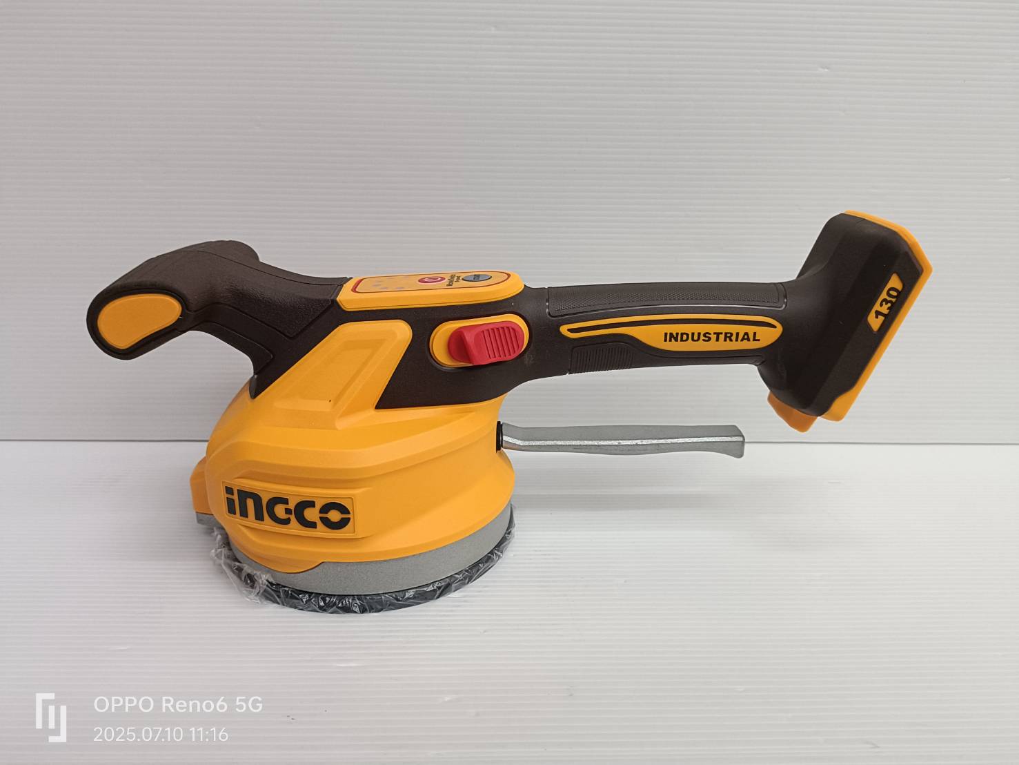 INGCO เครื่องดูดสั่นกระเบื้อง20V CTVLI20015 ครบชุดพร้อมกล่อง