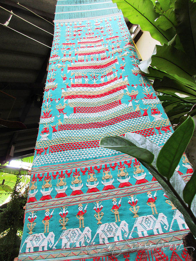 ตุงไทลื้อสีเขียวลายปราสาท