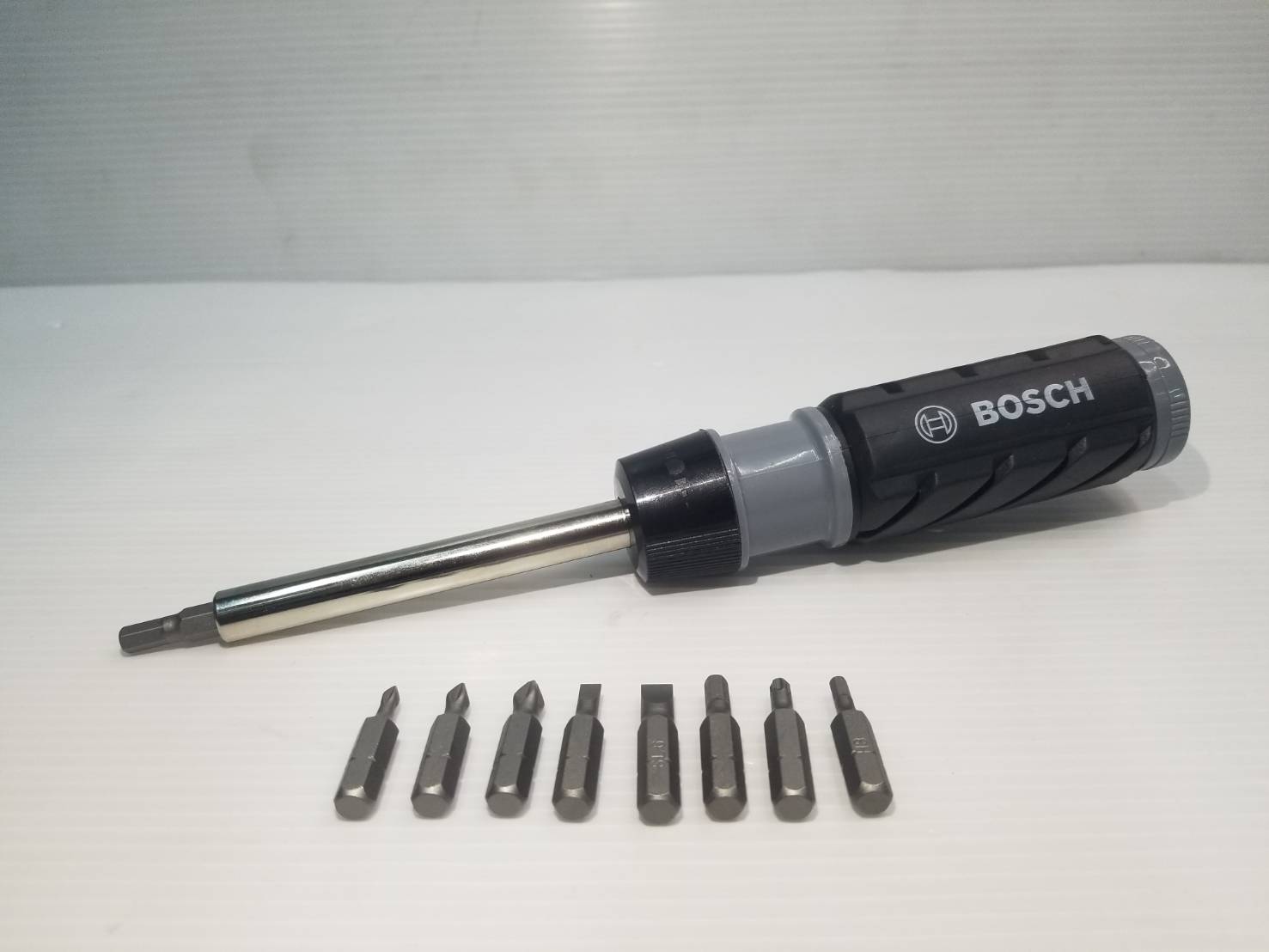 ไขควงด้ามฟรีหัวแม่เหล็ก พร้อมดอกไขควง All in One Hand Screwdriver Set BOSCH 2607017653