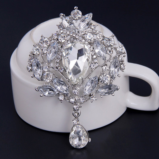 (พร้อมส่ง) เข็มกลัด 020 พลอยขาวเรือนเงิน