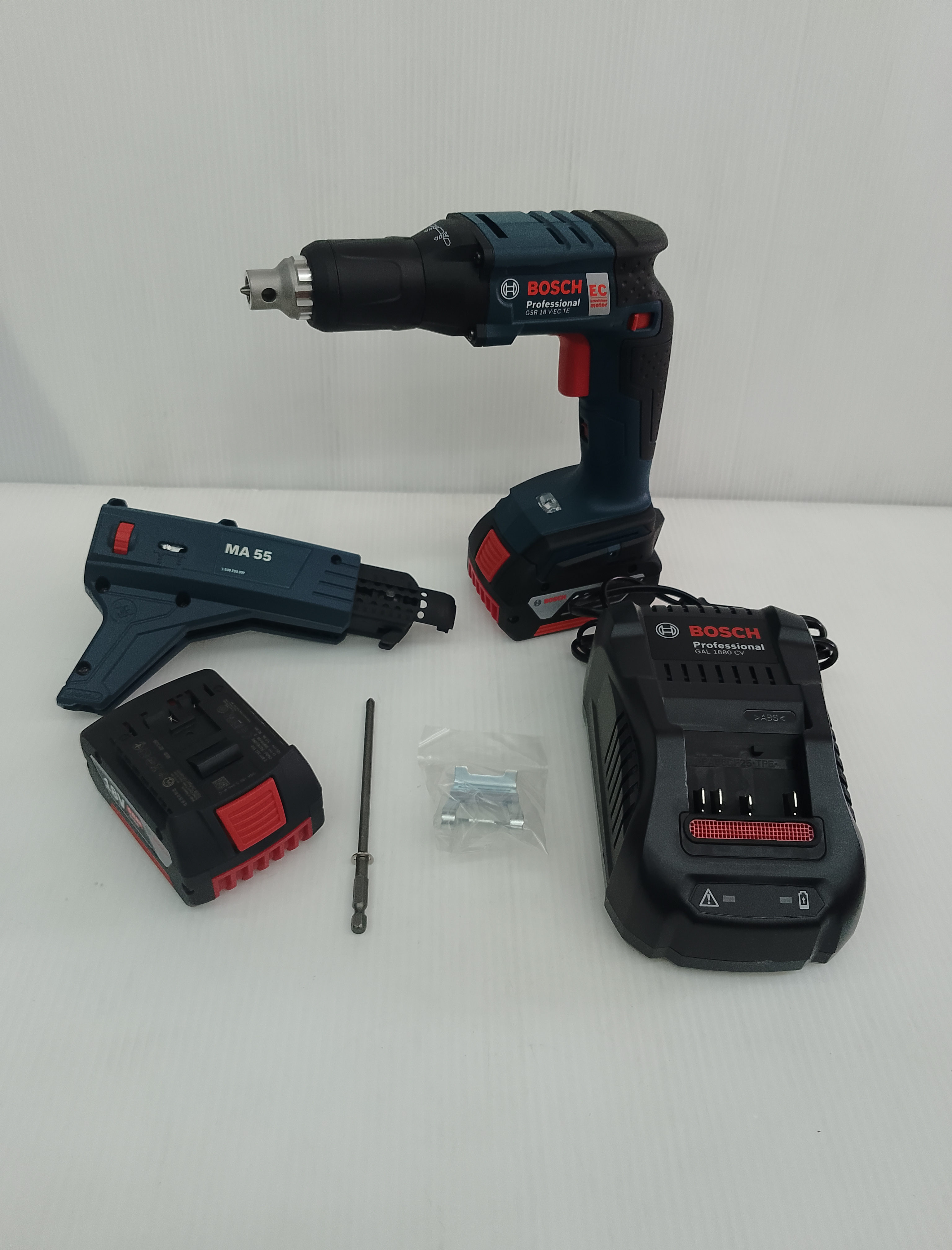 สว่านขันสกรูออโต้ไร้สาย พร้อมเเมกกาซีน GSR18V-EC TE+MA55 BOSCH