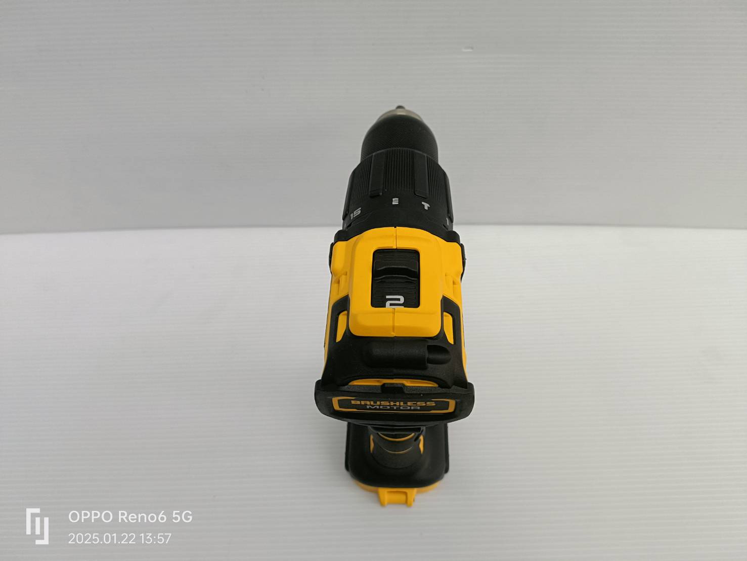 DEWALT สว่านกระแทกไร้สาย 20V DCD709P2T-B1
