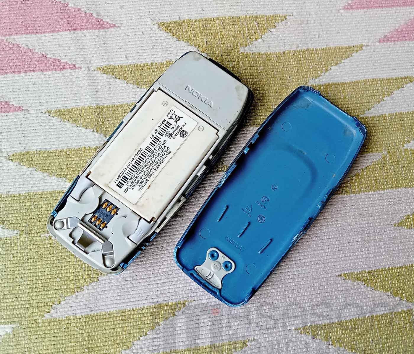 โทรศัพท์มือถือ Nokia 3315