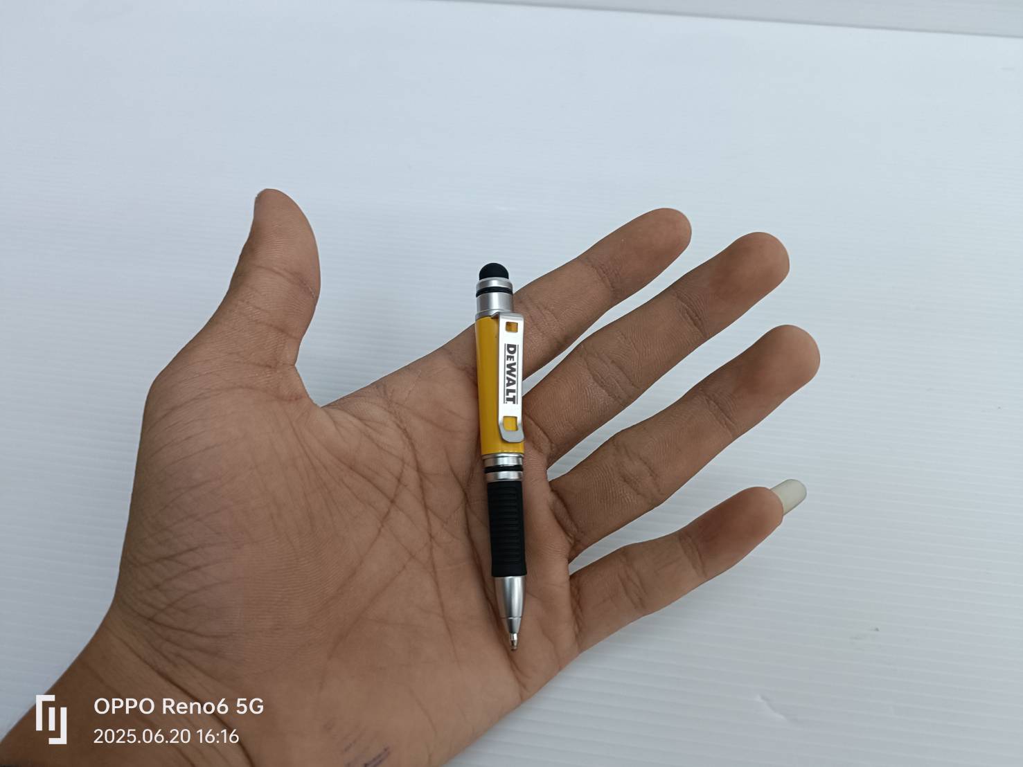 DEWALT รุ่น DXMA2151130E ปากกาสไตลัสสำหรับหน้าจอสัมผัส (3-IN-1 STYLUS POCKET PEN)