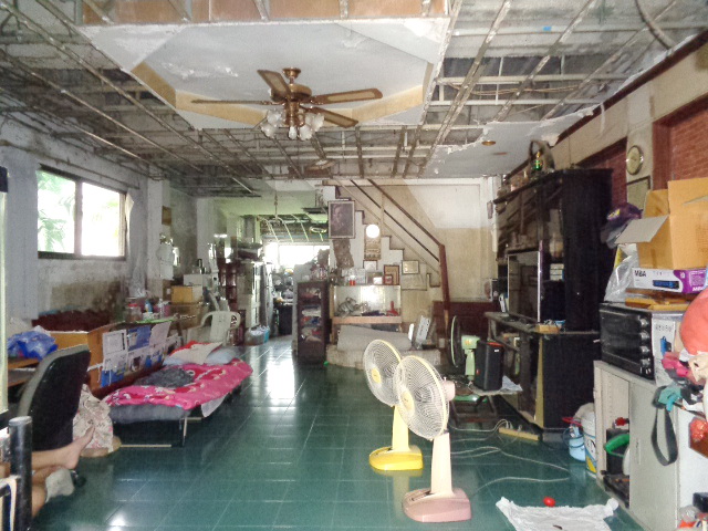 H1158 ขายด่วน ทาวนเฮ้าส์ 2 ชั้น 25 ตร.วา หมู่บ้านเสรี อ่อนนุช ซอยอ่อนนุช70/1 แยก2-2 แขวงประเวศ เขตประเวศ กรุงเทพฯ ขายถูกตามสภาพ