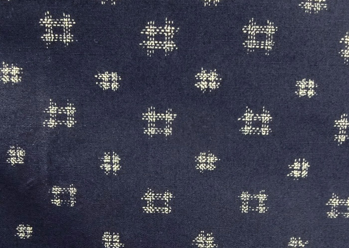 ชุดยูกาตะชายสีกรมลายสี่เหลี่ยม01