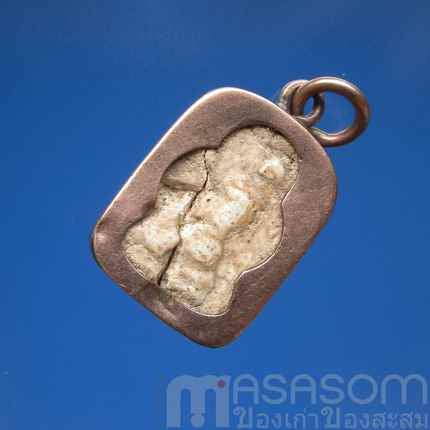 พระเนื้อผงเลี่ยมนาก