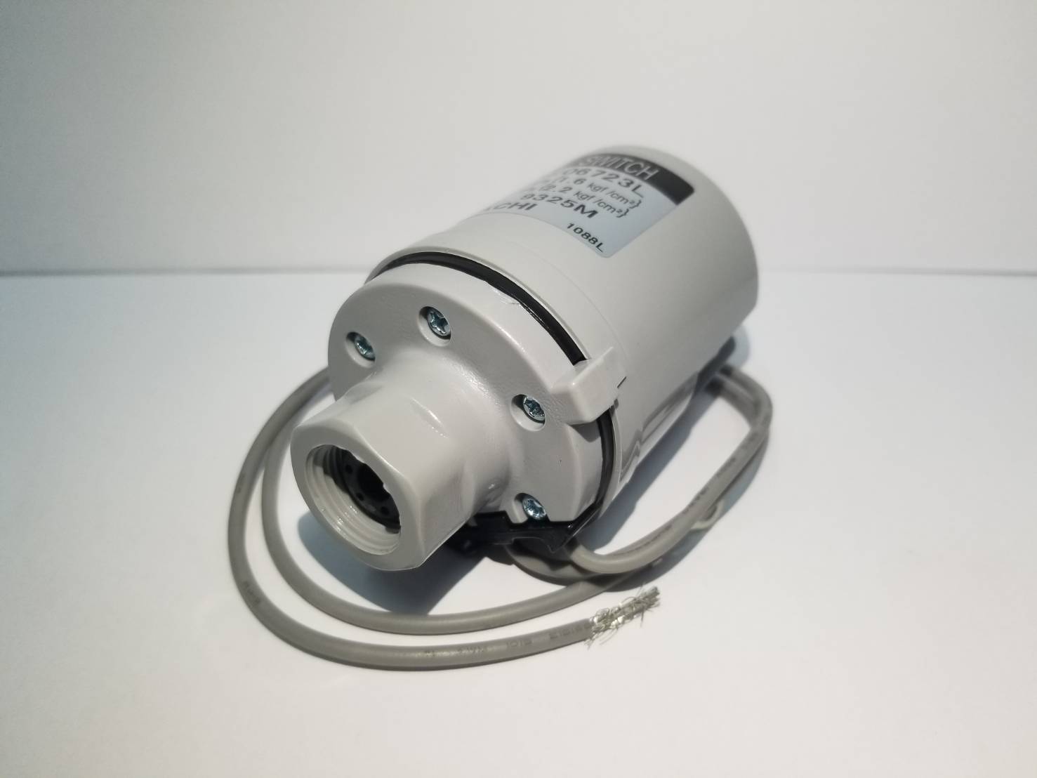 ออโต้สวิทซ์ปั้มน้ำ On 1.6 / Off 2.2 HITACHI แท้