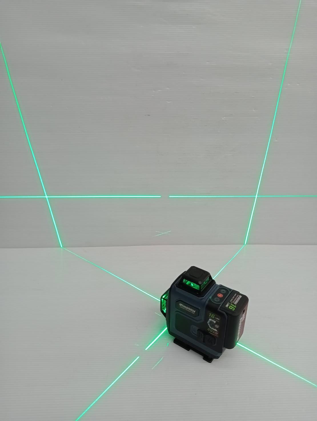 MASARU เครื่องวัดระดับเส้นสีเขียว แบบ 16 เส้น รุ่น SMLG-305