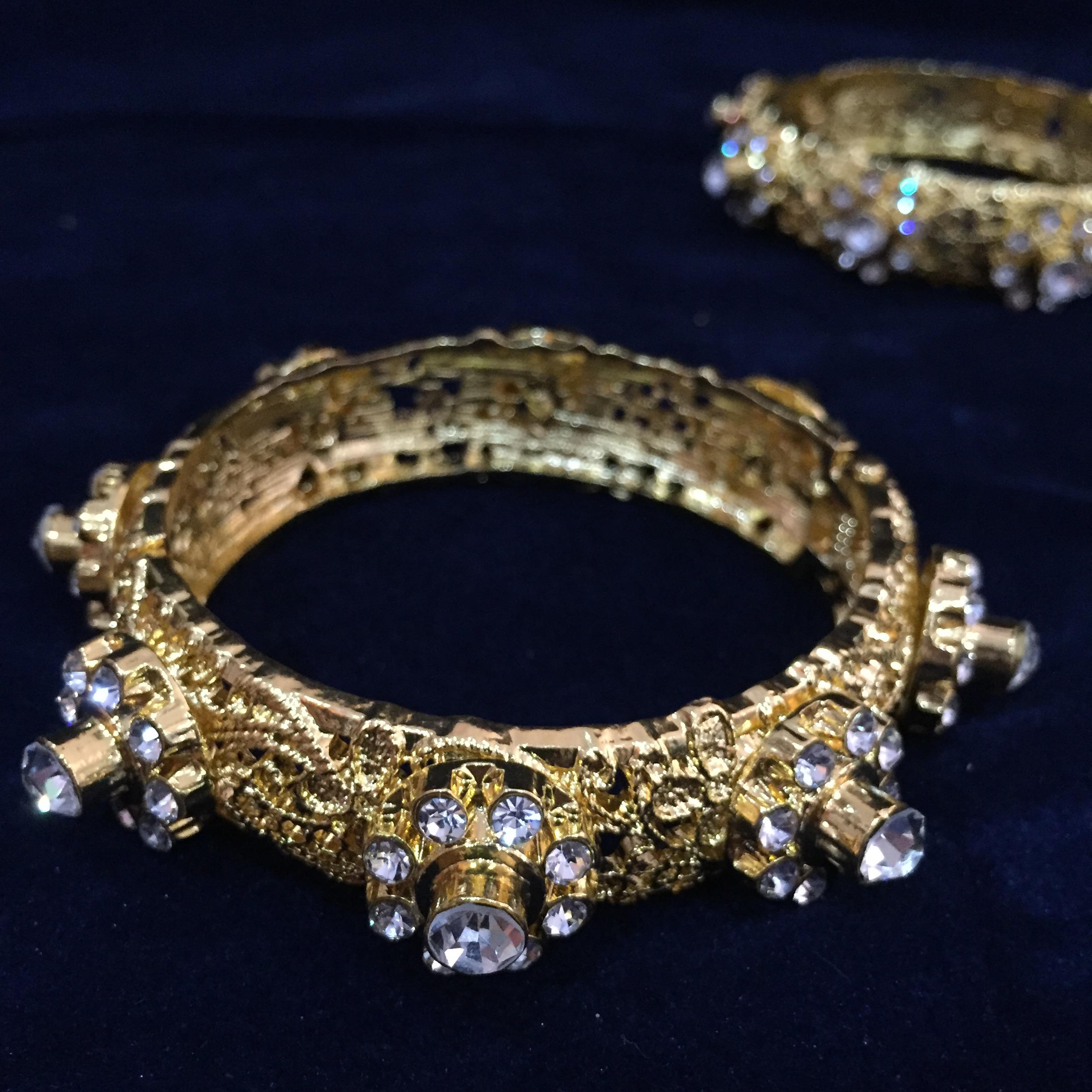 (พร้อมส่ง) กำไลทองขายเป็นคู่ 011