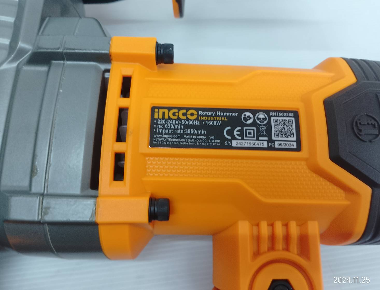 INGCO สว่านโรตารี่ 1600W Chipping Gun SDS-MAX RH1600388