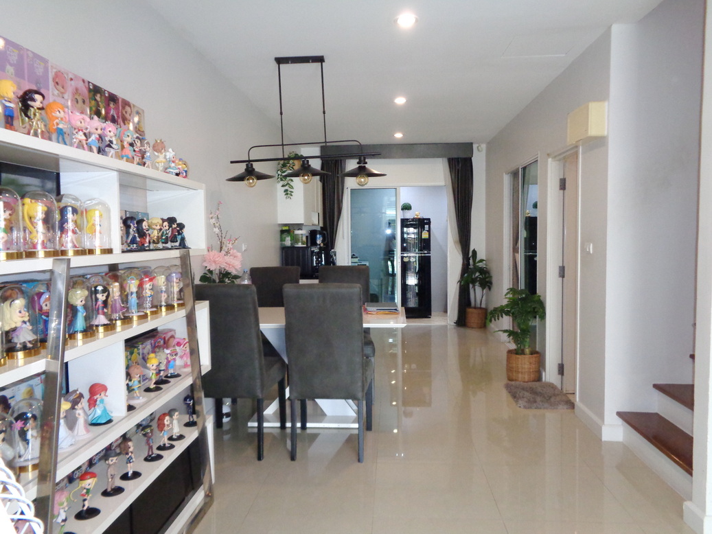 🚩H1284 ขายทาวน์โฮม แต่งสวย พร้อมอยู่ หลังมุม 22.7 ตารางวา หมู่บ้านอาร์เค พาร์ค 2 ( RK Park 2 ) ทำเลดี โครงการใหม่ ติดถนนใหญ่ เยื้องสวนสัตว์ซาฟารีเวิลด์