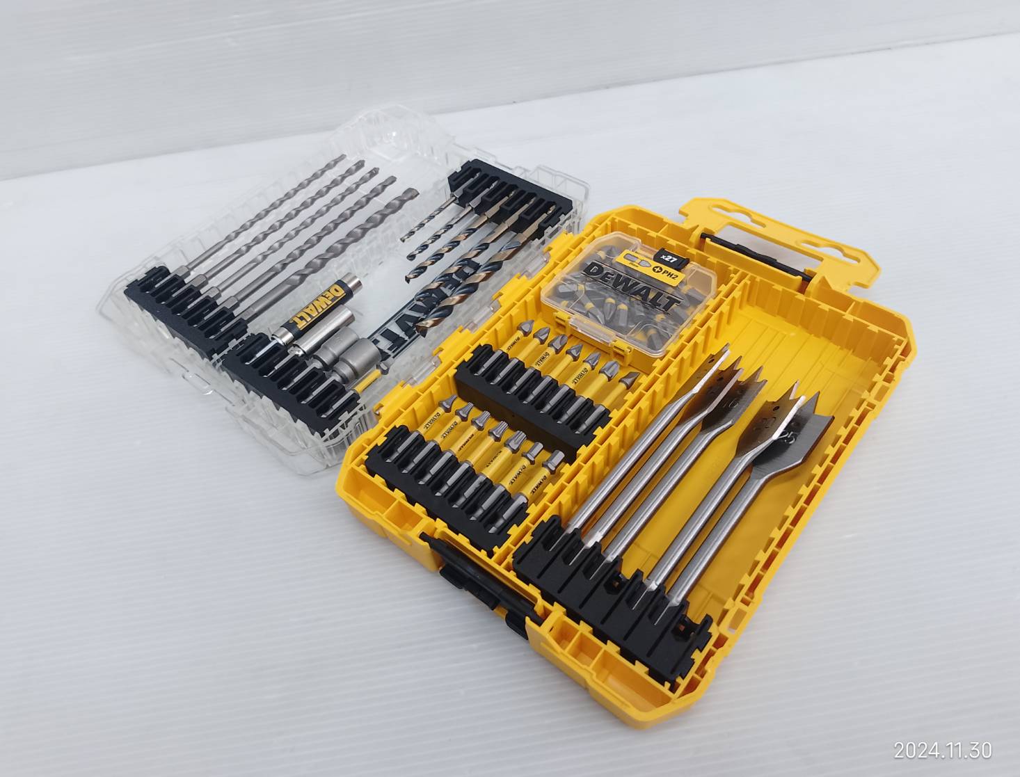 ชุดดอกไขควง DEWALT 100 ปี ให้ดอกสว่านมากถึง 61 ชิ้น รุ่น DWACS61P