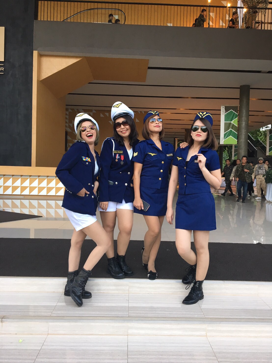 ชุดทหารเรือ เกิลร์เจนเนเรชั่น สีกรม-ขาว / ชุดทหารอากาศ / ชุดทหารเรือ / ชุดนักร้องเกาหลี / กะลาสีเรือ /ุ ชุดอาชีพ / ชุดอาชีพในฝัน