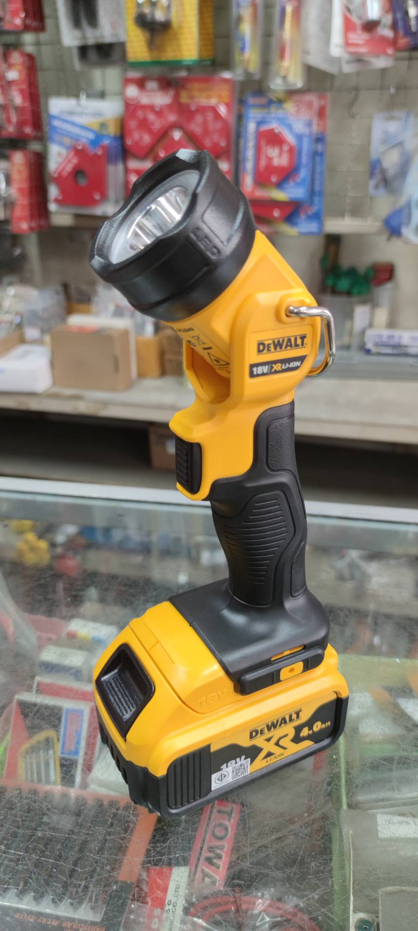 ไฟฉายLED 18-20V DCL040 DEWALT