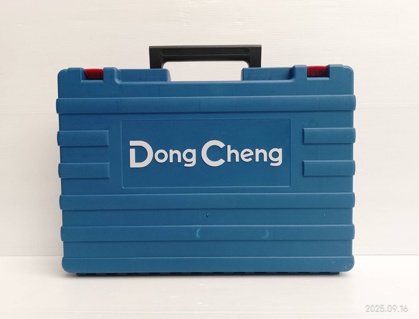 DONG CHENG สว่านโรตารี่ 3ระบบ SDS-PLUS 800W รุ่น DZC05-26B