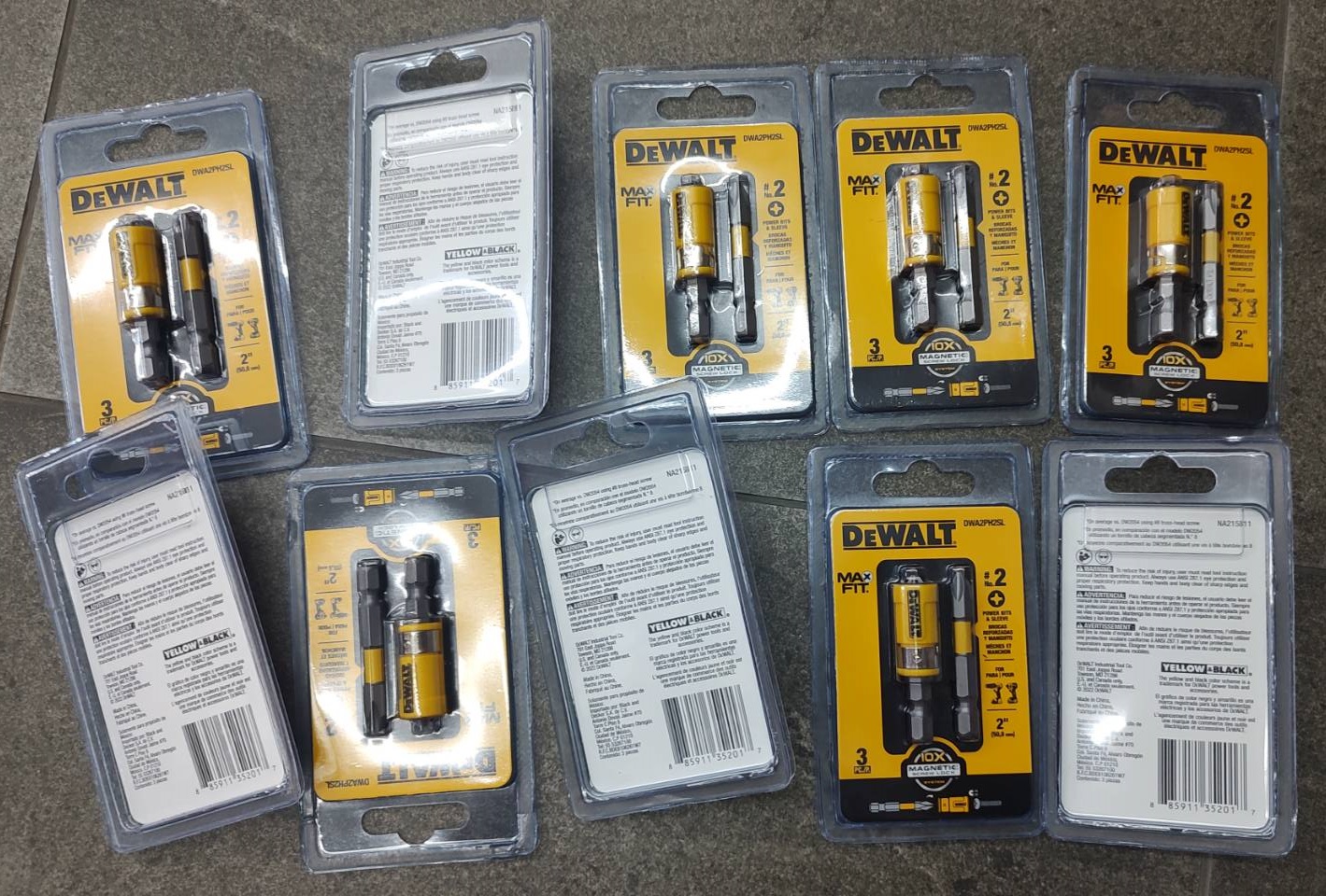 ไขควงพร้อมปลอกแม่เหล็ก DWA2PH2SL DEWALT