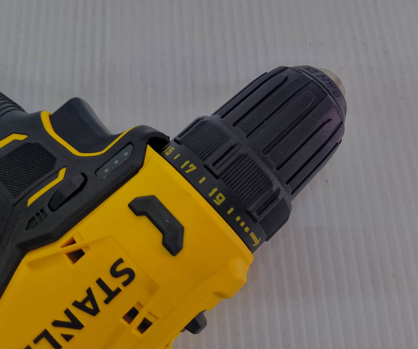 STANLEY รุ่น SCD10D1-B1 สว่านไขควงไร้สาย 12V Max พร้อมแบตเตอรี่ 2.0Ah