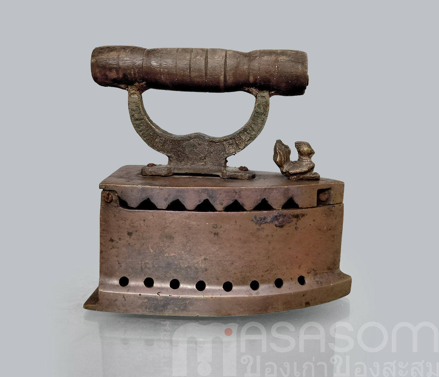 เตารีดทองเหลืองโบราณ