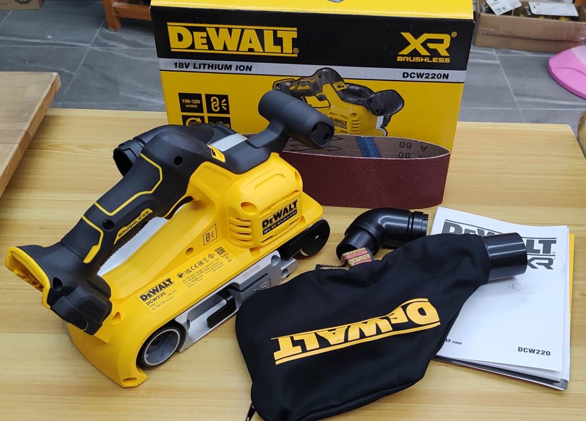 เครื่องขัดกระดาษทรายสายพาน20V DCW220N Dewalt (ตัวเปล่า)