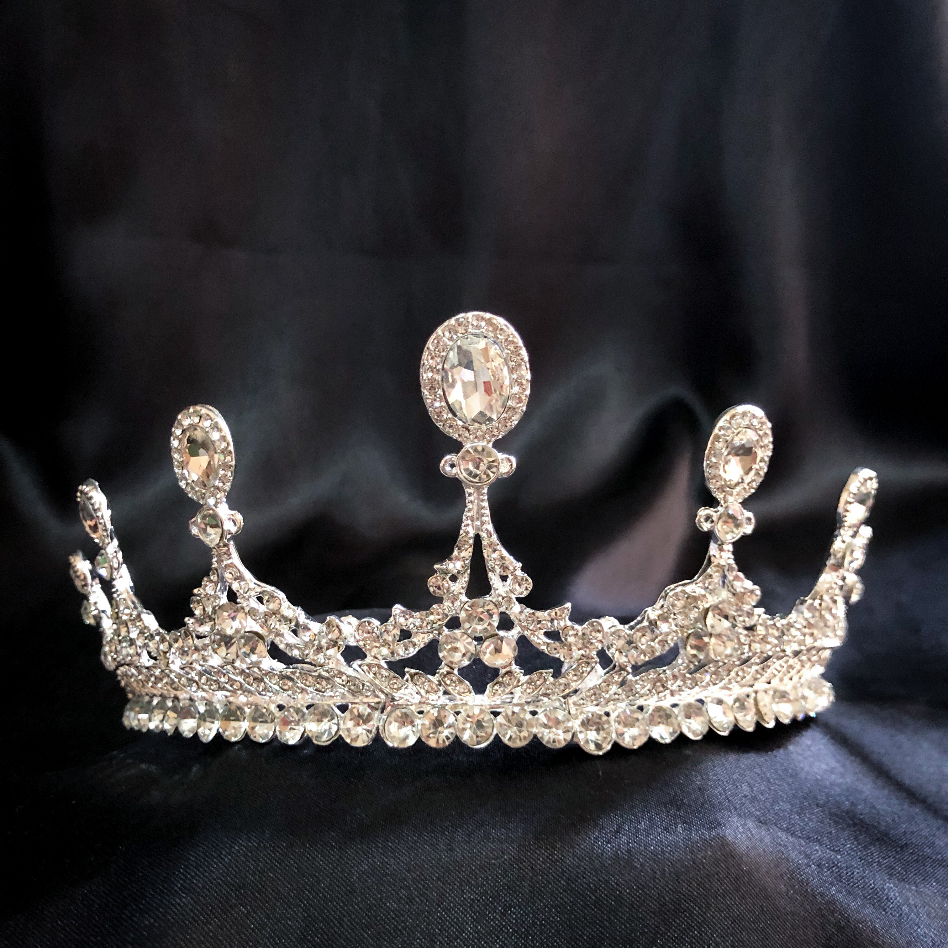 (พร้อมส่ง) เทียร่า 300 สีเงิน มงกุฎนางงาม มงกุฎเจ้าหญิง งานสวย ปราณีต QCเพชรทุกเม็ด สินค้าพร้อมส่งจากไทย