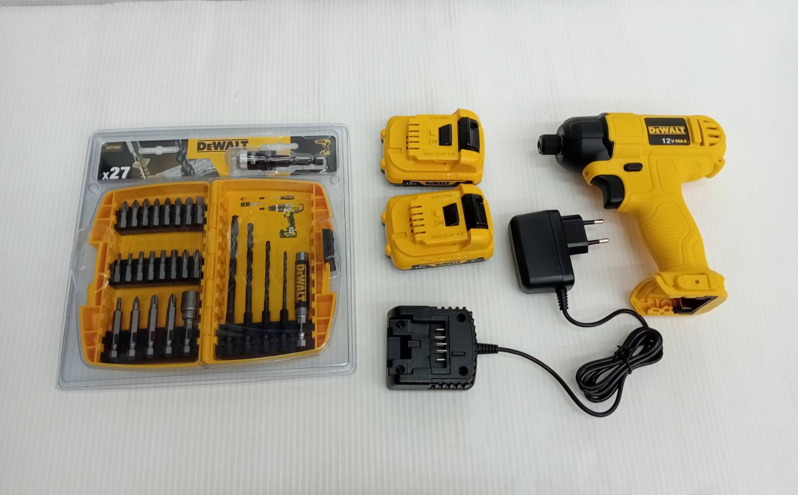สว่านไร้สาย 12V ขนาด 6.35 มม. DCF805D2A-B1 DEWALT