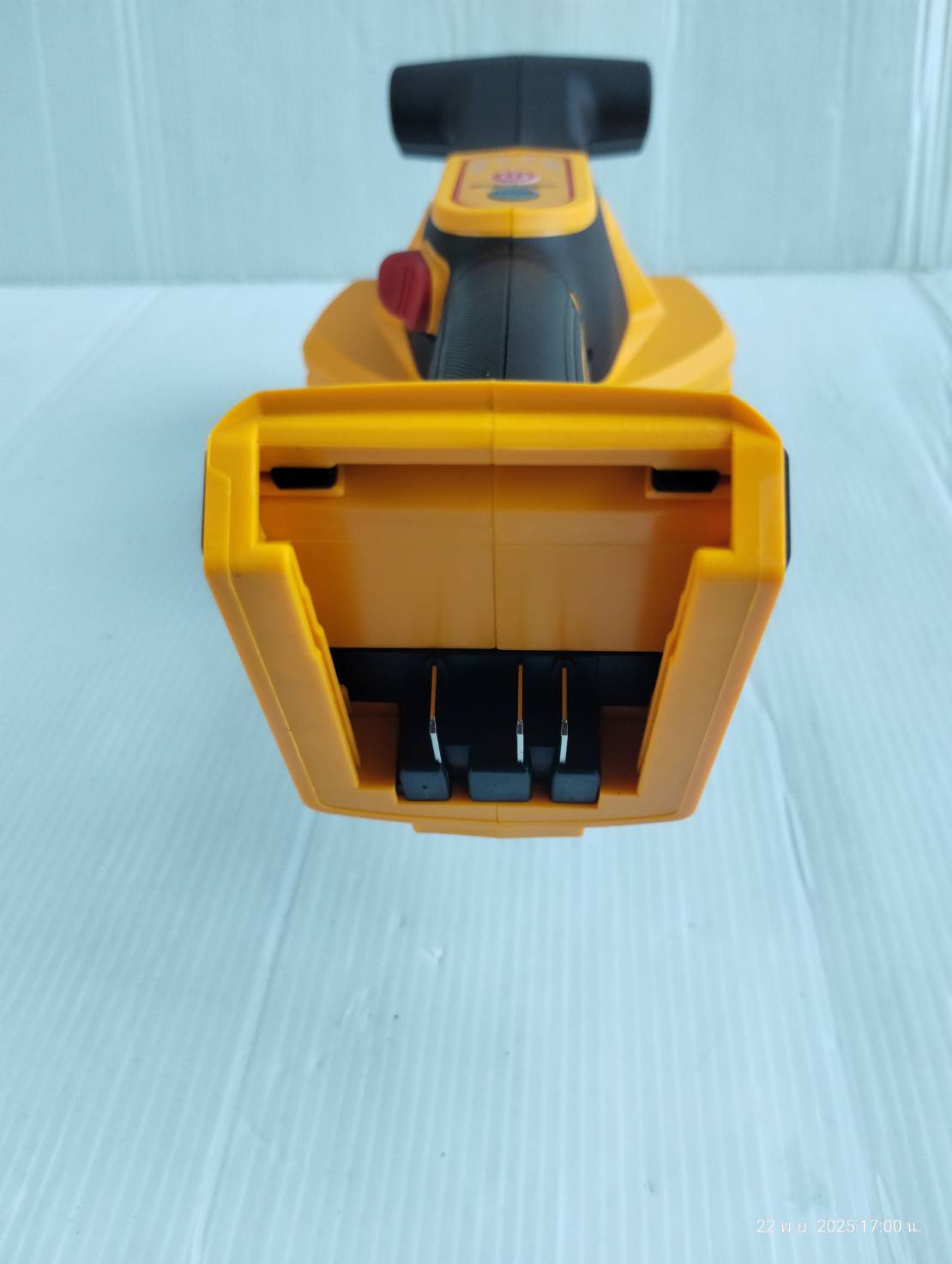 INGCO เครื่องดูดสั่นกระเบื้องไร้สาย รุ่น CTVLI2001