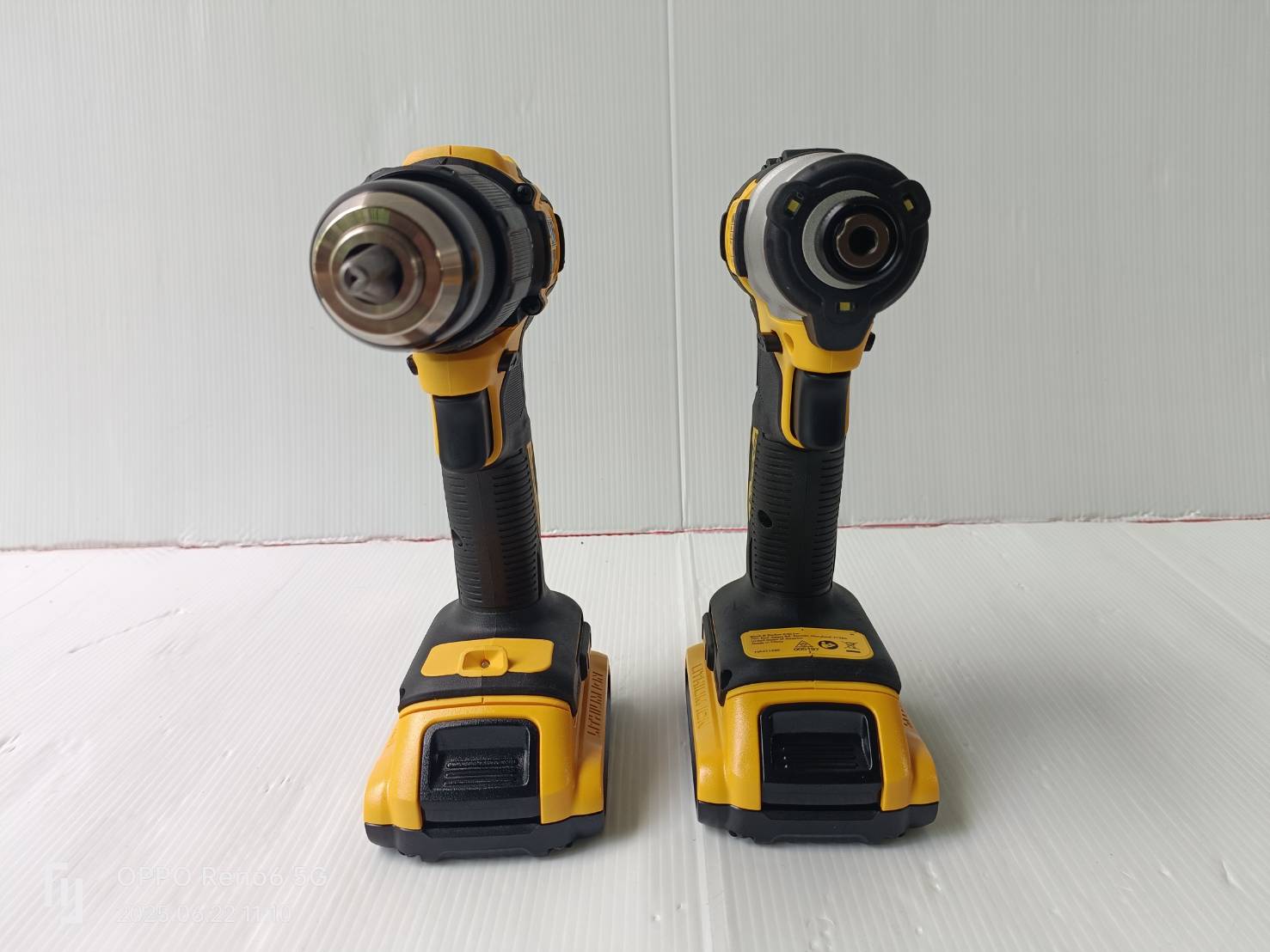 DEWALT รุ่น DCK2214D2TA-B1 ชุดคอมโบ้สว่านกระแทกและไขควงกระแทกไร้สาย