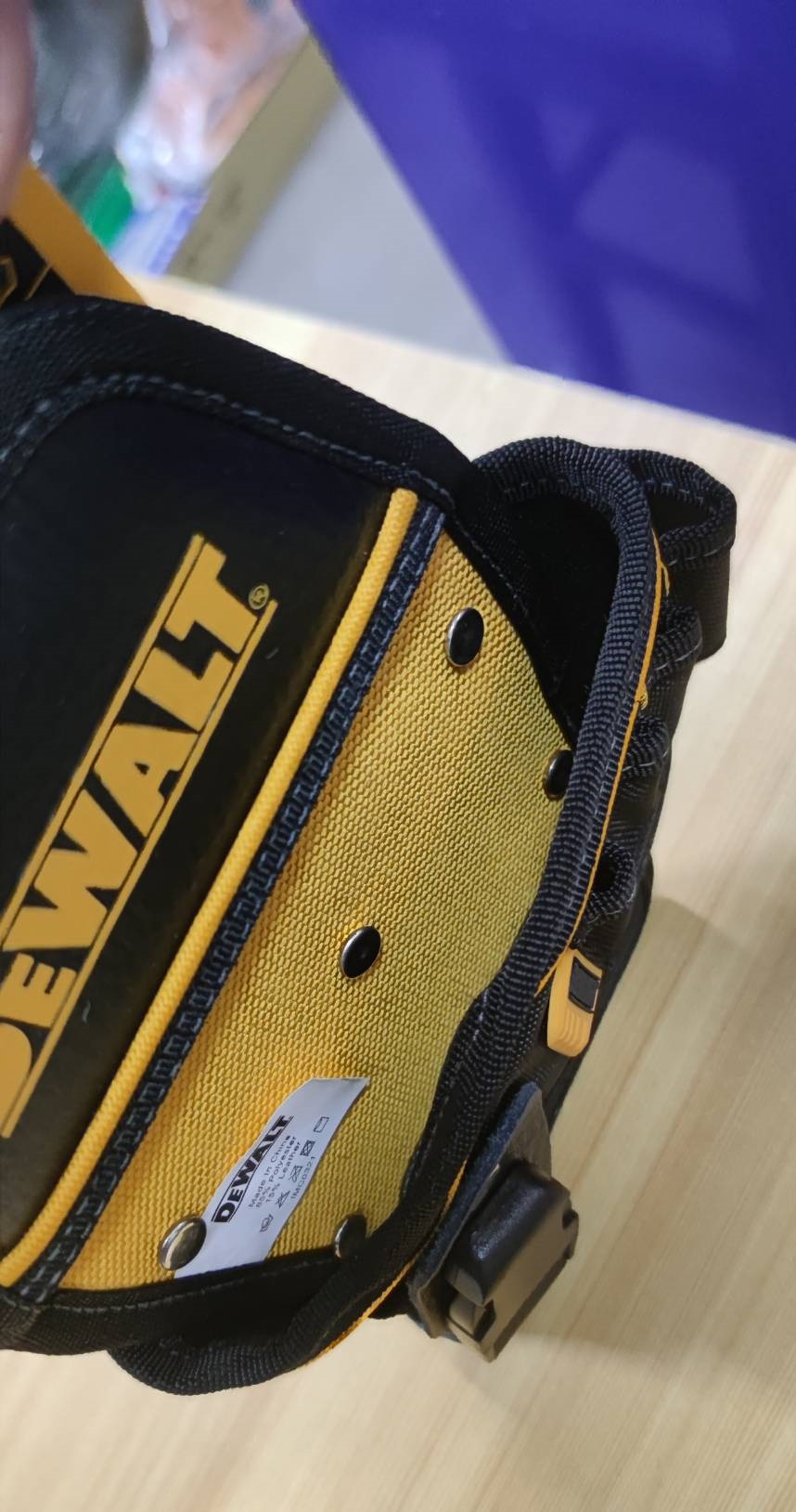 กระเป๋าคาดเอว6ช่อง DWST83486-1 DEWALT