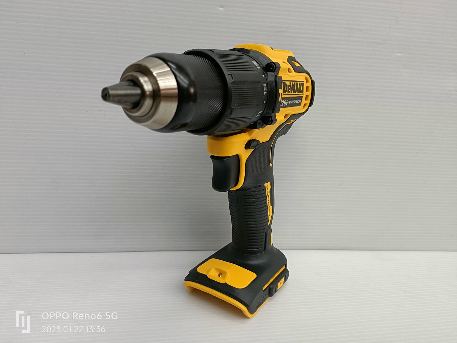 DEWALT สว่านกระแทกไร้สาย 20V DCD709P2T-B1