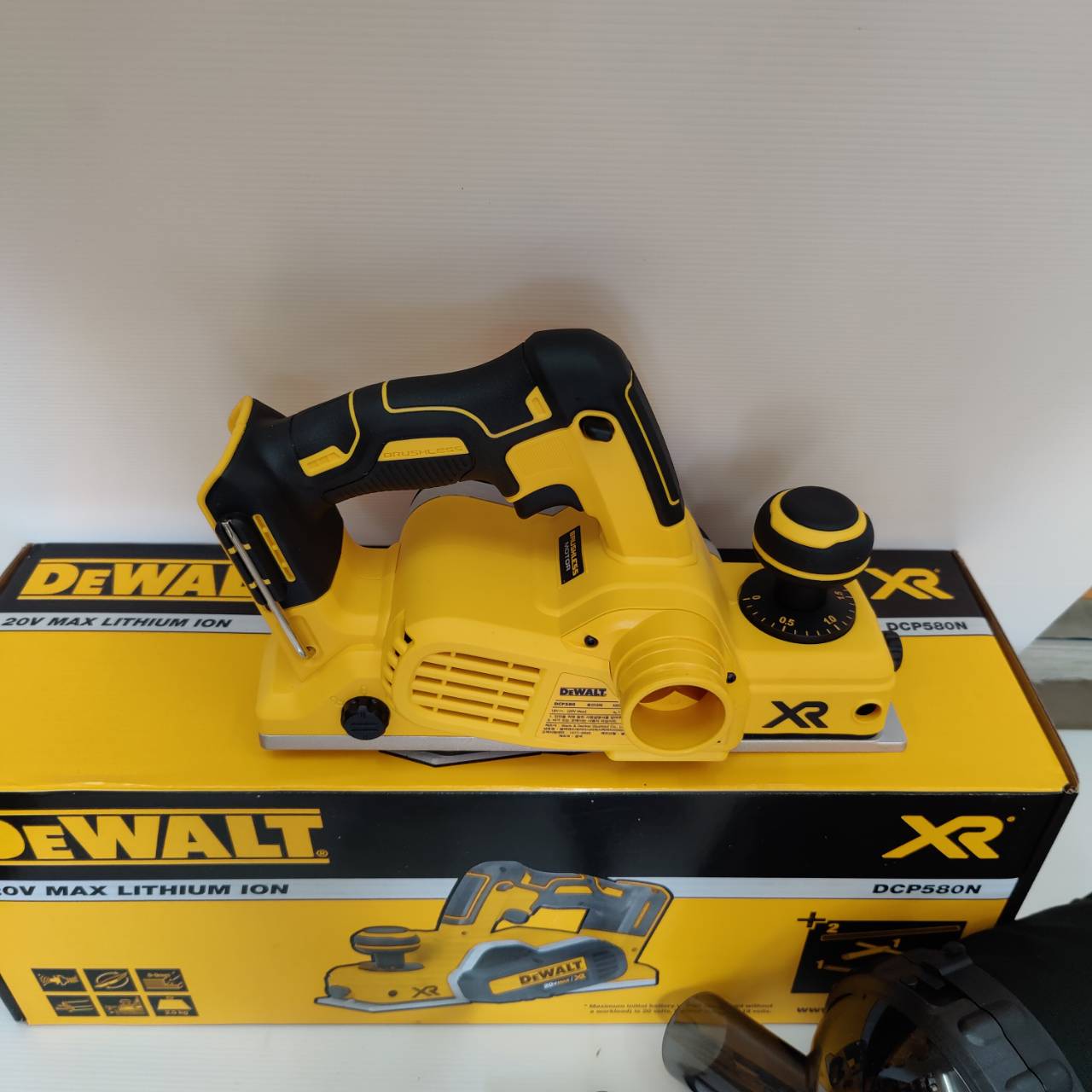 กบไสไม้ไร้สาย3" 20V DCP580N DEWALT