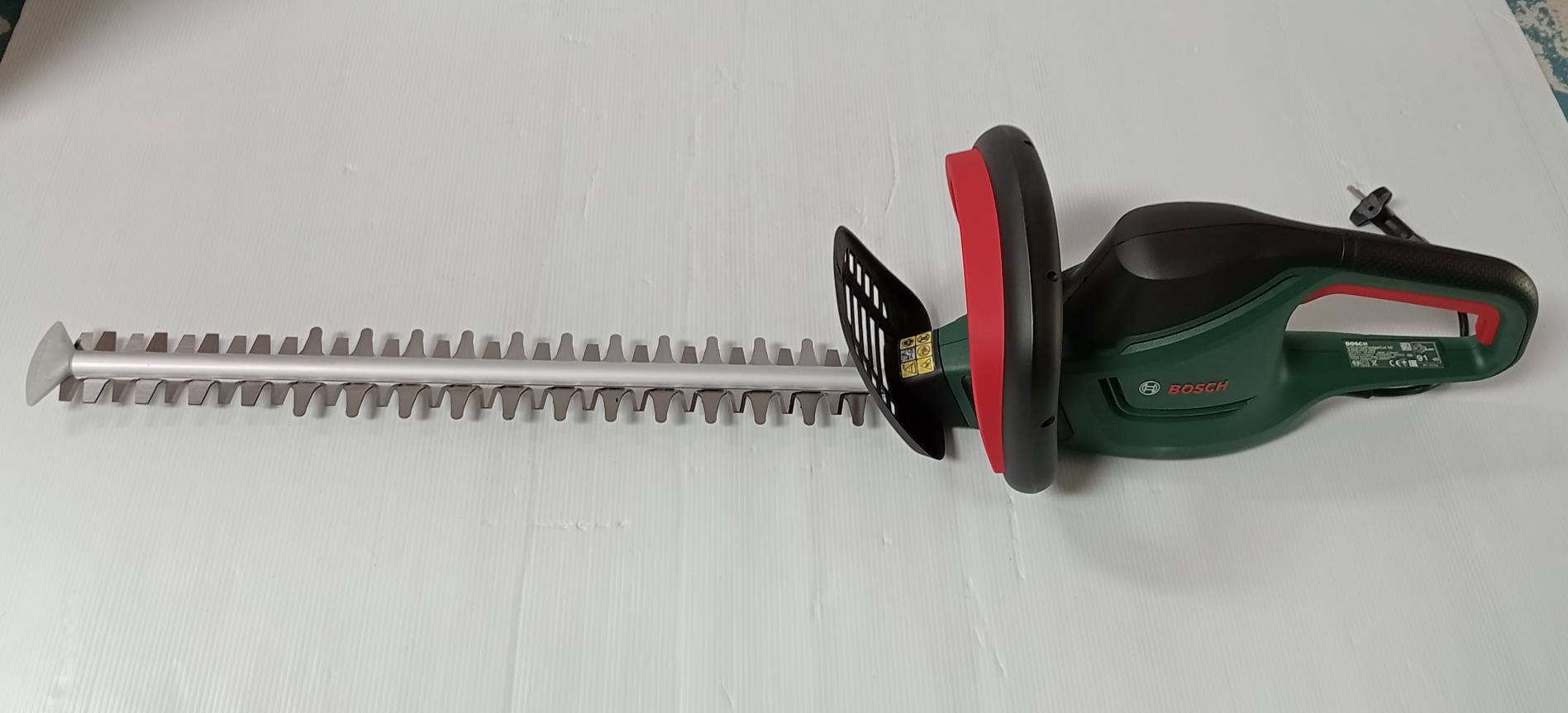 เครื่องตัดแต่งกิ่งไม้20" UniversalHedgeCut50 BOSCH