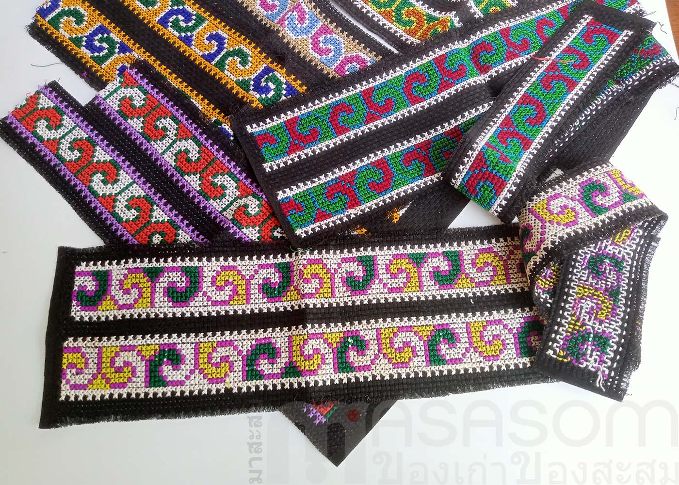 ผ้าปักครอสติชคละลาย