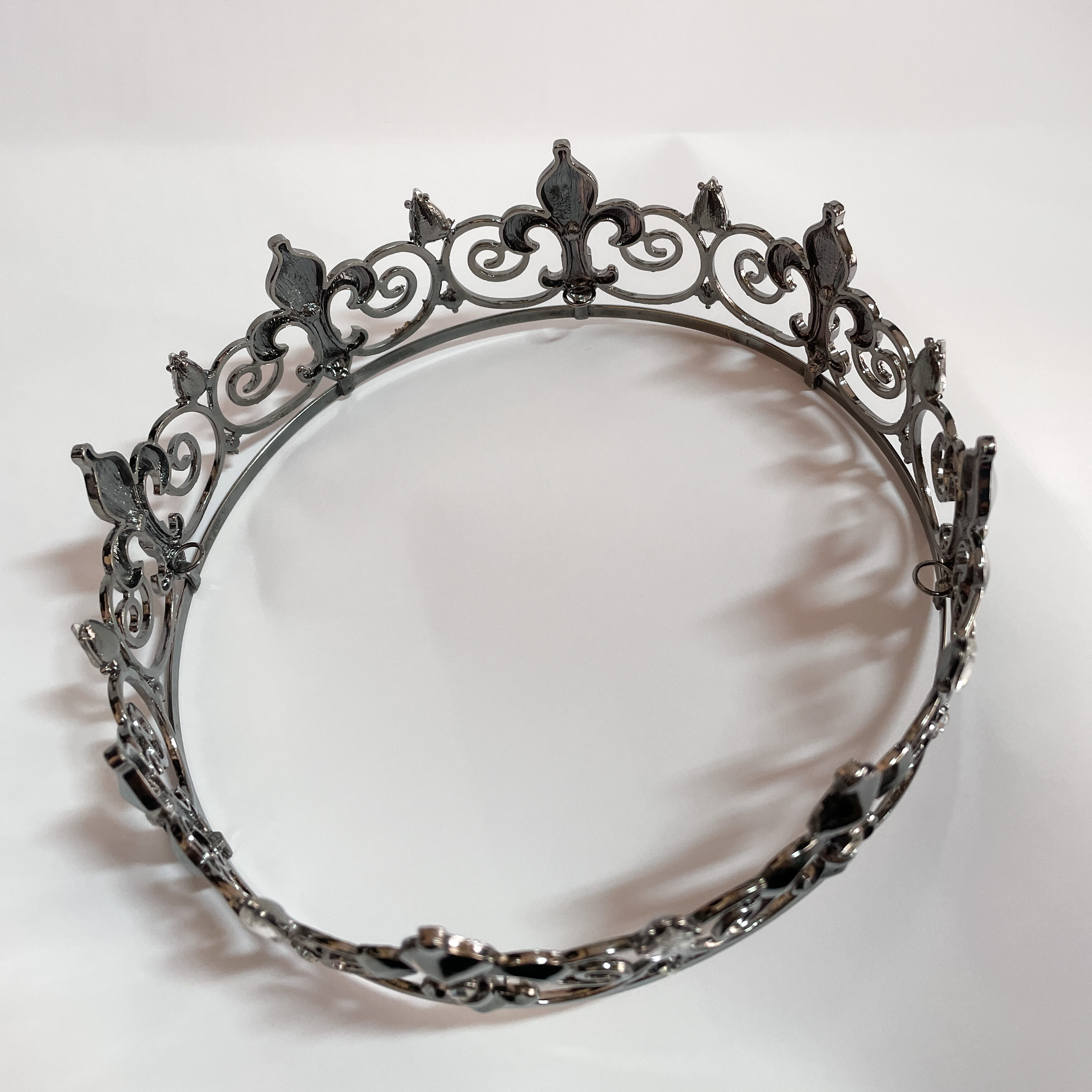 (พร้อมส่ง) มงกุฏผู้ชาย 026 สีดำ-พลอยขาว มงกุฎผู้ชาย มงกุฎเจ้าชาย งานสวย ปราณีต QCเพชรทุกเม็ด