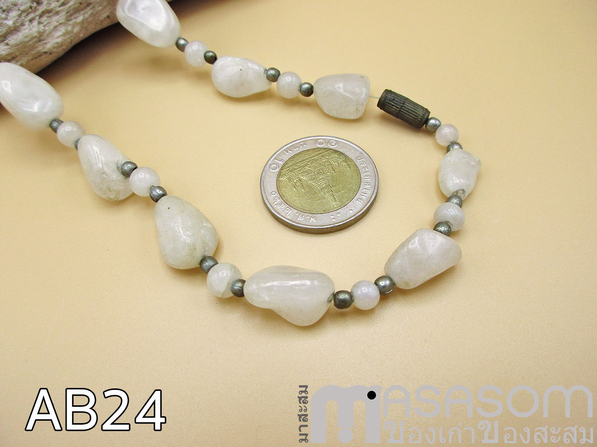 สร้อยลูกปัดหินสีขาว