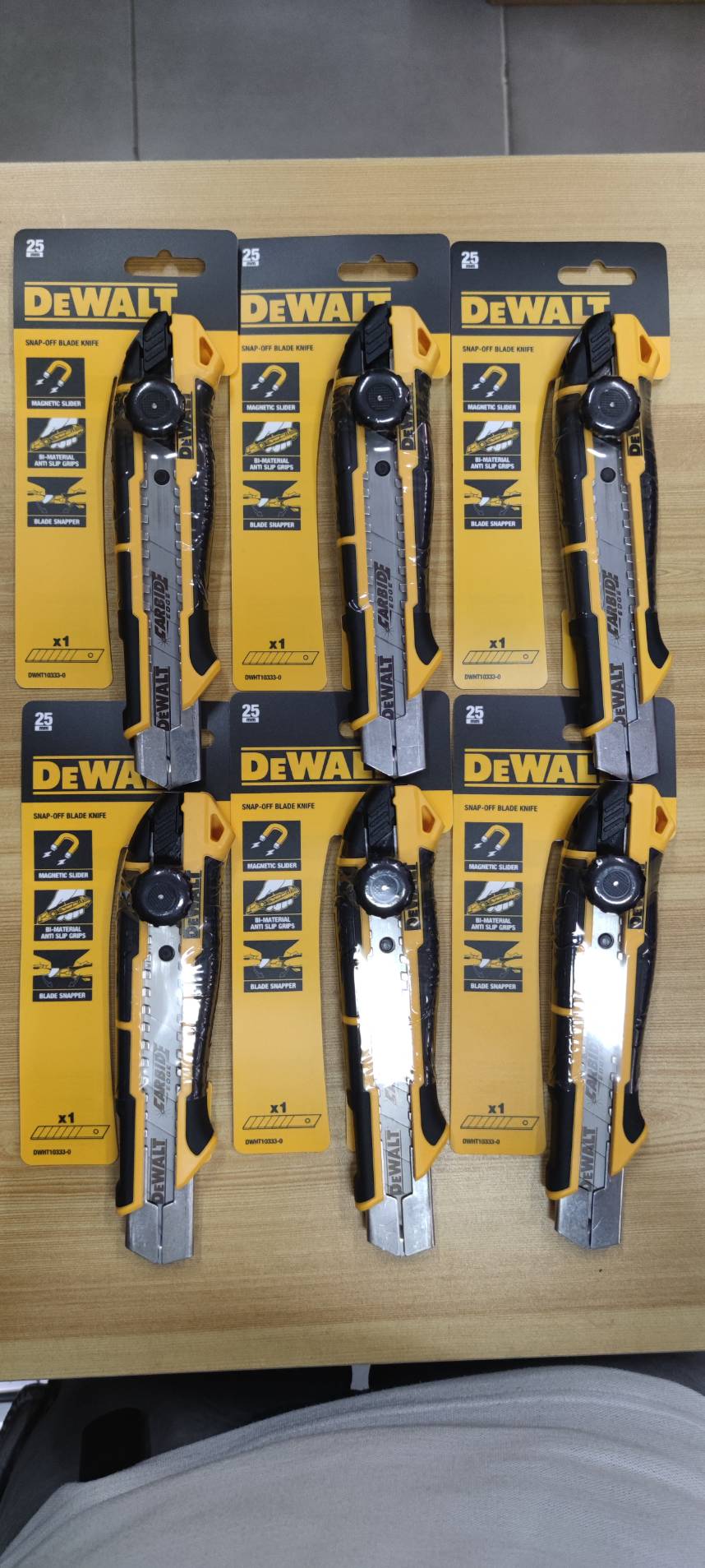 มีดคัตเตอร์ 25มม. DWHT10333-0 DEWALT