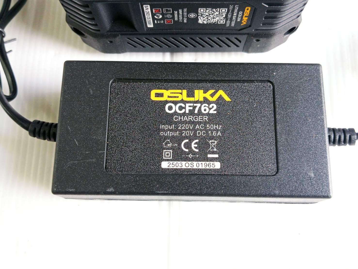 SET B พัดลมไร้สาย 9" OCF762 + ก้อนแบต 4.0Ah OCB-204 OSUKA