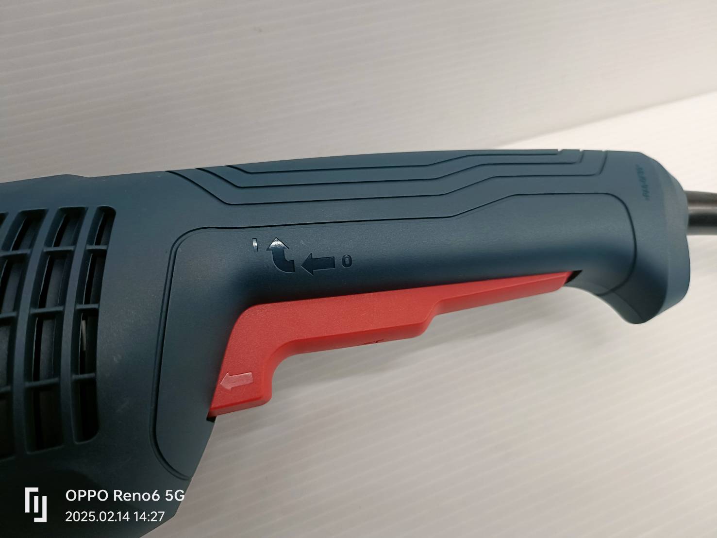 หินเจียรไฟฟ้า7" GWS2200-180 BOSCH Professional 06018C00K0