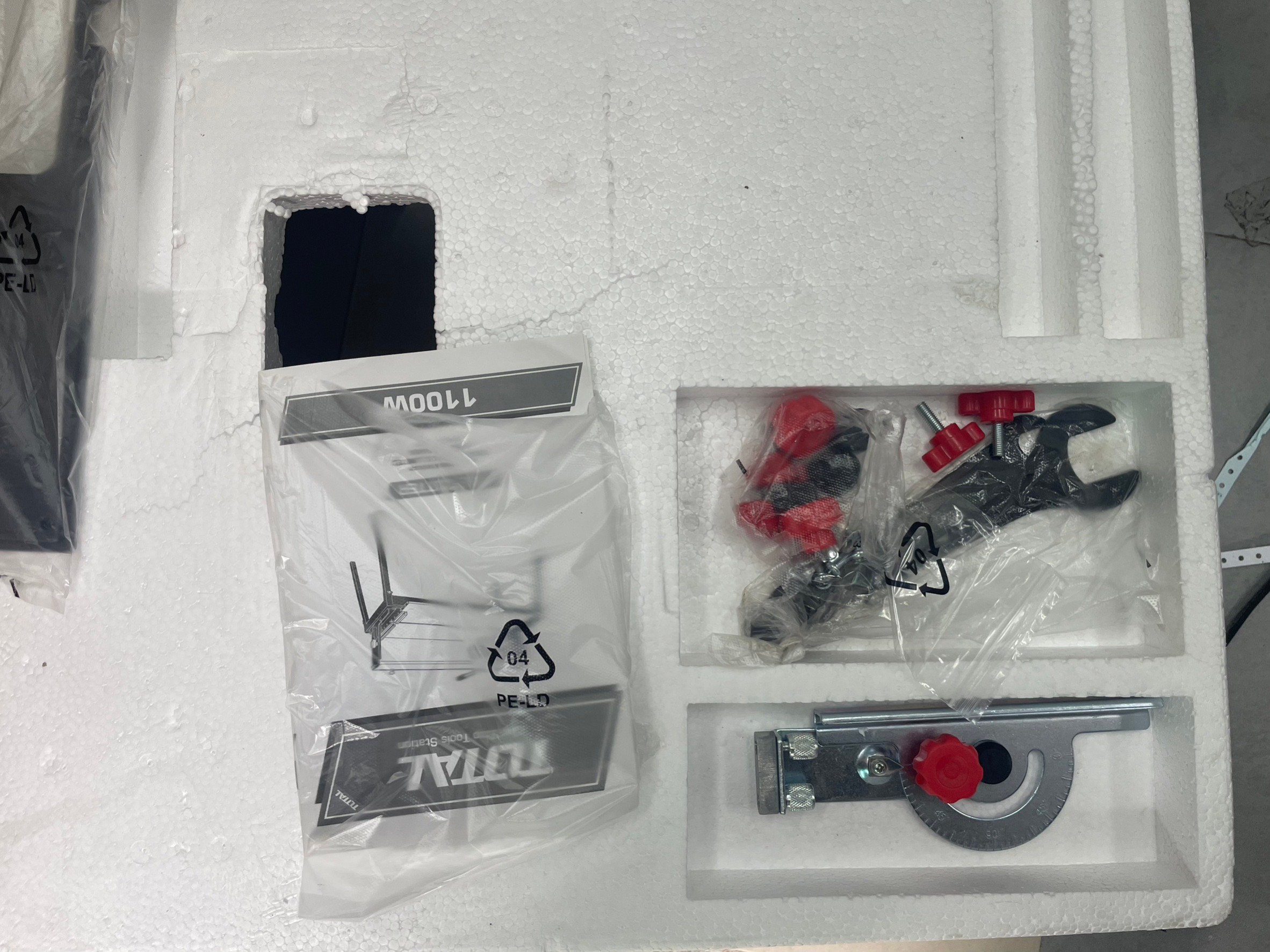 โต๊ะตัดกระเบื้อง36" (90ซม.)ใส่ใบ10" พร้อมขาตั้ง TS6112501 TOTAL